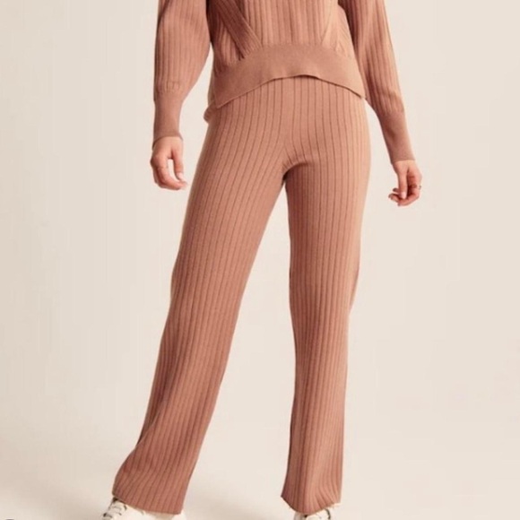 Abercrombie & Fitch Women's Pink Trousers - Picture 1 of 3
